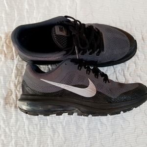 5Y Nike black and grey athletic shoe